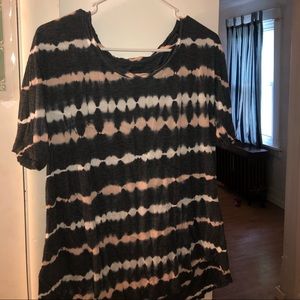 Size Medium short sleeve shirt